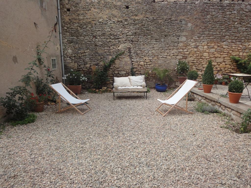 La Villa Du 15 - Chambres Independantes & Autonomes Du Restaurant La Maison - Clim Et Piscine Chauffee - Lit King Size Les Eyzies Room photo